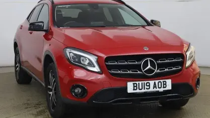 Used Mercedes GLA180 Urban 122 HP (89 kW) 2019 Red SUV