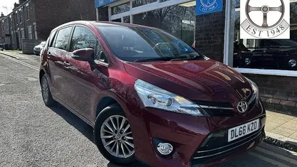 Used Toyota Verso 132 HP (97 kW) 2017 Red MPV
