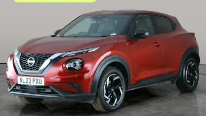 Begagnad Nissan Juke N-Connecta 114 HK (83 kW) 2023 Röd SUV