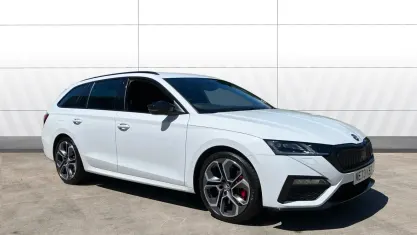 Used Skoda Octavia vRS 245 HP (180 kW) 2024 White Estate