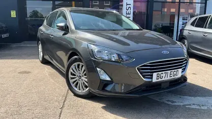 Used Ford Focus Titanium 125 HP (91 kW) 2021 Grey Hatchback