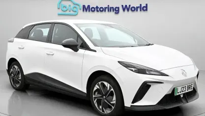 Begagnad MG MG4 EV SE 319 kW (435 HK) 2023 Halvkombi