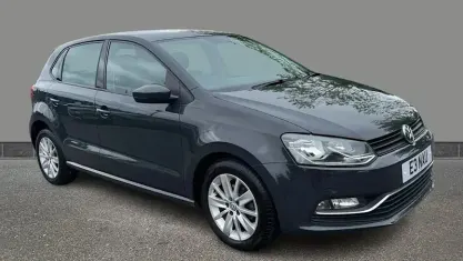 Usado VW Polo SE 75 CV (55 kW) 2015 Gris Utilitario