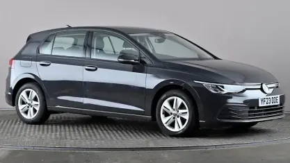 Second-hand VW Golf VIII Life 131 CP (96 kW) 2023 Gri Hatchback