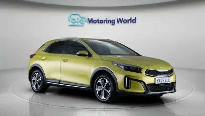 Usado Kia XCeed 141 HP (103 kW) 2023 Amarelo SUV