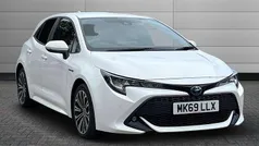 White Used 2019 Toyota Corolla Design Hatchback | £15,450 (Fair price)