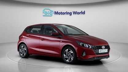 Usado Hyundai i20 SE 101 CV (74 kW) 2023 Rojo Utilitario