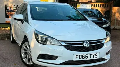 Used Vauxhall Astra S 105 HP (77 kW) 2016 White Hatchback