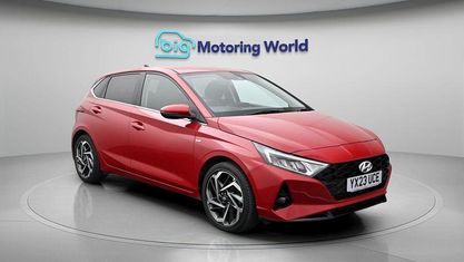 Używany Hyundai i20 Premium 101 KM (74 kW) 2023 Czerwony Hatchback
