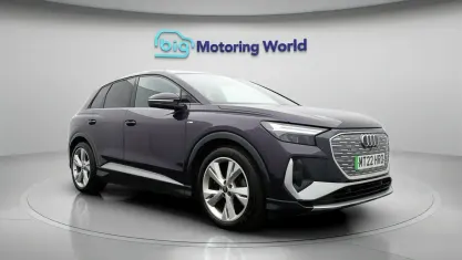 Używany Audi Q4 e-tron S-Line 125 kW (170 KM) 2022 Purpurowy SUV