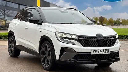 White Used 2024 Renault Austral Iconic Esprit Alpine SUV | £24,995 (Fair price)