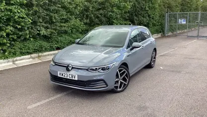 Gebraucht VW Golf VIII Style 150 PS (110 kW) 2023 Grau Kleinwagen
