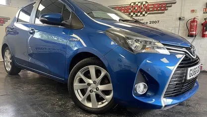 Blue Used 2016 Toyota Yaris Hybrid Hatchback | £9,950 (Fair price)