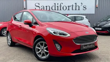 Used Ford Fiesta Zetec 86 HP (63 kW) 2018 Red Hatchback