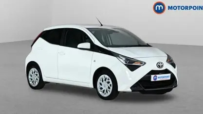 Used Toyota Aygo X-play 72 HP (52 kW) 2021 White Hatchback