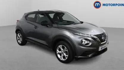 Usado Nissan Juke N-Connecta 117 HP (86 kW) 2020 Cinzento SUV