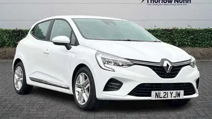 Used Renault Clio Play 101 HP (74 kW) 2020 White Hatchback