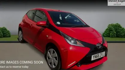 Second-hand Toyota Aygo X-play 69 CP (50 kW) 2018 Hatchback