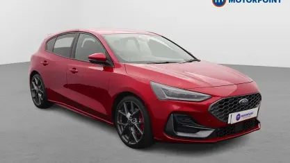 Begagnad Ford Focus ST 280 HK (205 kW) 2023 Röd Halvkombi
