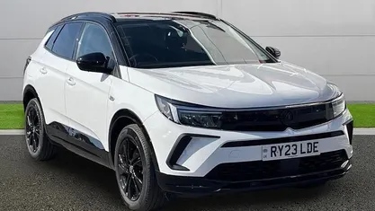 Used Vauxhall Grandland X GS Line 131 HP (96 kW) 2022 White SUV