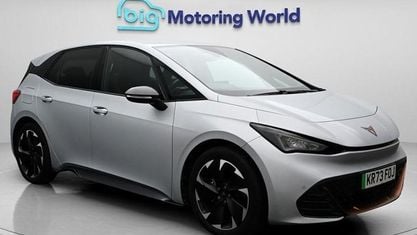 Begagnad Cupra Born 150 kW (204 HK) 2023 Silver Halvkombi