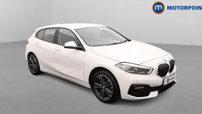 Gebraucht BMW 118 Sport Line 136 PS (100 kW) 2023 Weiß Kleinwagen