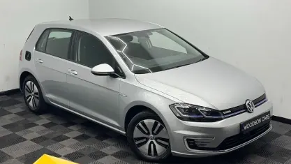 Gebraucht VW e-Golf 100 kW (136 PS) 2019 Silber Kleinwagen