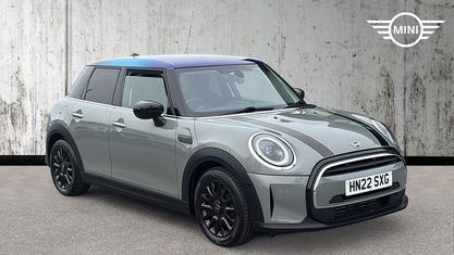Usado Mini Cooper Classic 136 HP (100 kW) 2022 Cinzento Citadino