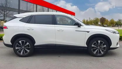 White Used 2024 MG HS Trophy SUV | £18,990 (Fair price)