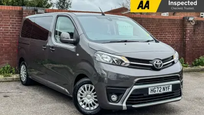 Begagnad Toyota Proace Verso City 120 HK (88 kW) 2022 Grå Kombi