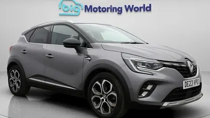 Second-hand Renault Captur Techno 143 CP (105 kW) 2023 Gri SUV