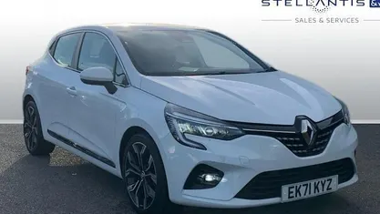 White Used 2021 Renault Clio V Version S Hatchback | £11,188 (Fair price)