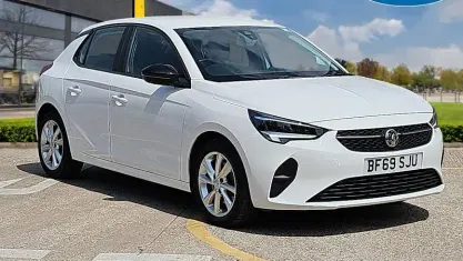 Used Vauxhall Corsa 102 HP (75 kW) 2019 White Hatchback