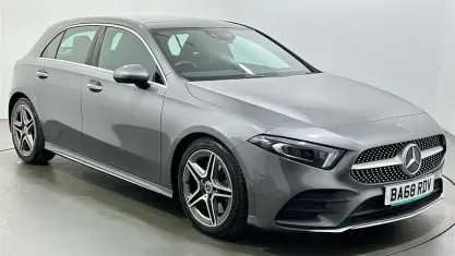 Usado Mercedes A250 AMG Line Premium Plus 224 HP (164 kW) 2019 Cinzento Citadino