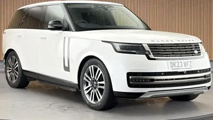 Used Land Rover Range Rover SE 441 HP (324 kW) 2023 Ostuni pearl white SUV
