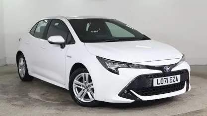 Used Toyota Corolla 122 HP (89 kW) 2022 White Hatchback