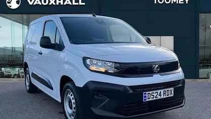 Used Vauxhall Combo S 102 HP (75 kW) 2024 White MPV