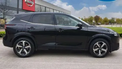 Begagnad Nissan Qashqai N-Connecta 140 HK (102 kW) 2023 Svart SUV