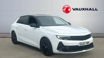Used Vauxhall Astra GSe 225 HP (165 kW) 2023 White Hatchback