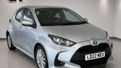 Used Toyota Yaris 116 HP (85 kW) 2022 Silver Hatchback