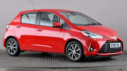 Used Toyota Yaris Hybrid 101 HP (74 kW) 2019 Red Hatchback