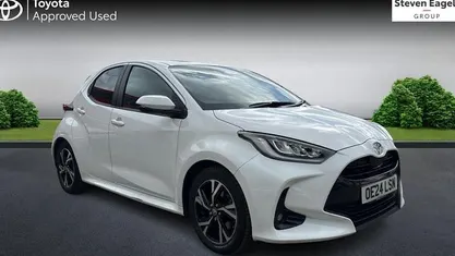 Begagnad Toyota Yaris Hybrid Design 116 HK (85 kW) 2026 Halvkombi