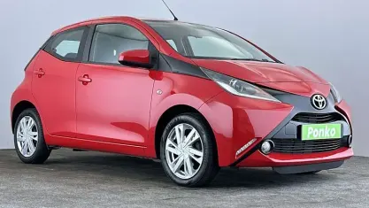 Used Toyota Aygo x-press 69 HP (50 kW) 2014 Red Hatchback