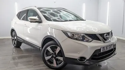 Used Nissan Qashqai N-Connecta 110 HP (80 kW) 2016 White SUV