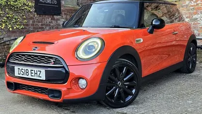 Used Mini Cooper S Hatch 192 HP (141 kW) 2018 Orange Hatchback