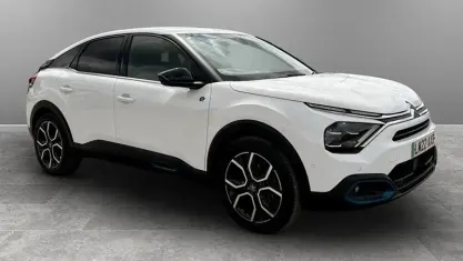 Used Citroën e-C4 Shine 100 kW (136 HP) 2022 White Hatchback