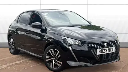 Usado Peugeot 208 Allure+ 102 CV (75 kW) 2023 Negro Utilitario