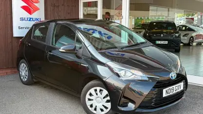 Used Toyota Yaris Hybrid Active 101 HP (74 kW) 2019 Black Hatchback