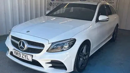 Usado Mercedes C300 AMG line 245 HP (180 kW) 2019 Branco Carrinha