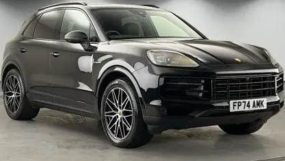 Begagnad Porsche Cayenne 470 HK (345 kW) 2024 Svart SUV